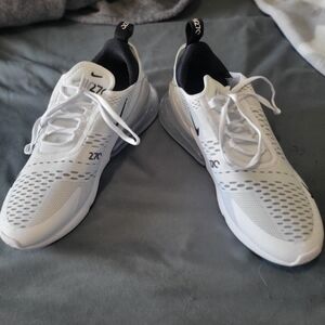 Nike Air Max 270 White Mens Black/White Sneakers Size 8.5 BNWT
